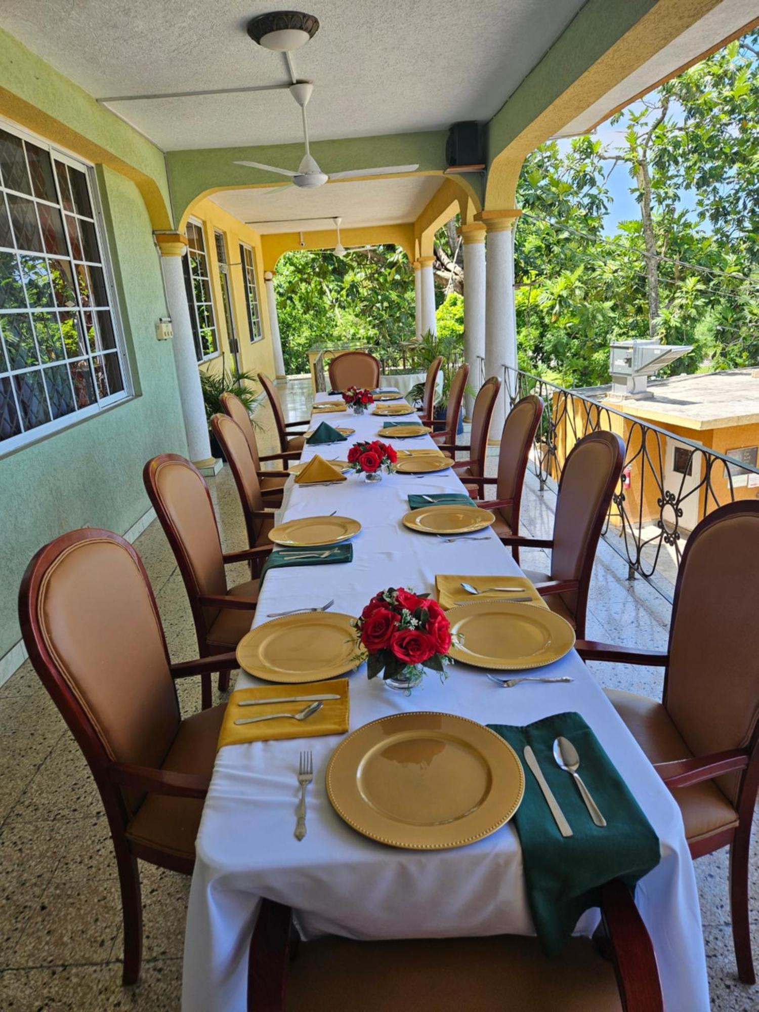Palm Bay Guest House & Restaurant モンテゴ・ベイ エクステリア 写真