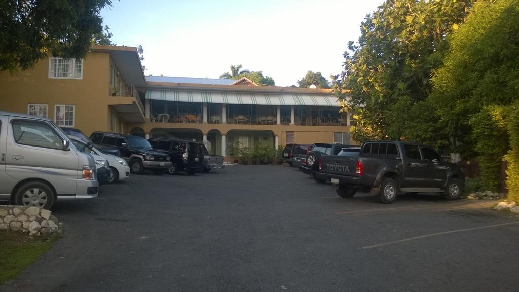Palm Bay Guest House & Restaurant モンテゴ・ベイ エクステリア 写真