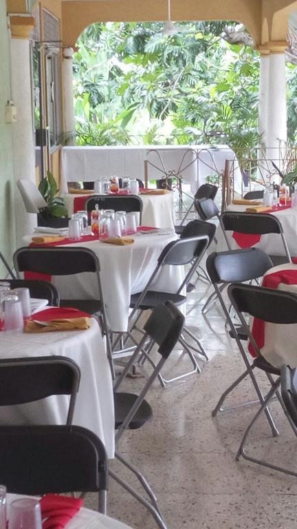 Palm Bay Guest House & Restaurant モンテゴ・ベイ エクステリア 写真