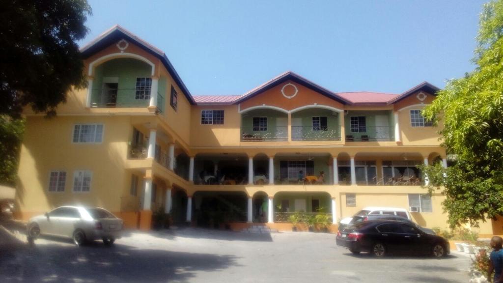 Palm Bay Guest House & Restaurant モンテゴ・ベイ エクステリア 写真